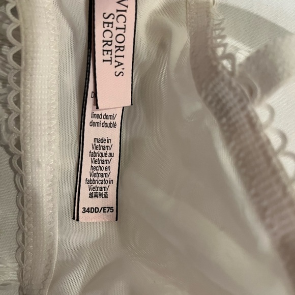 Victoria's Secret Lace Bra - Picture 9 of 9